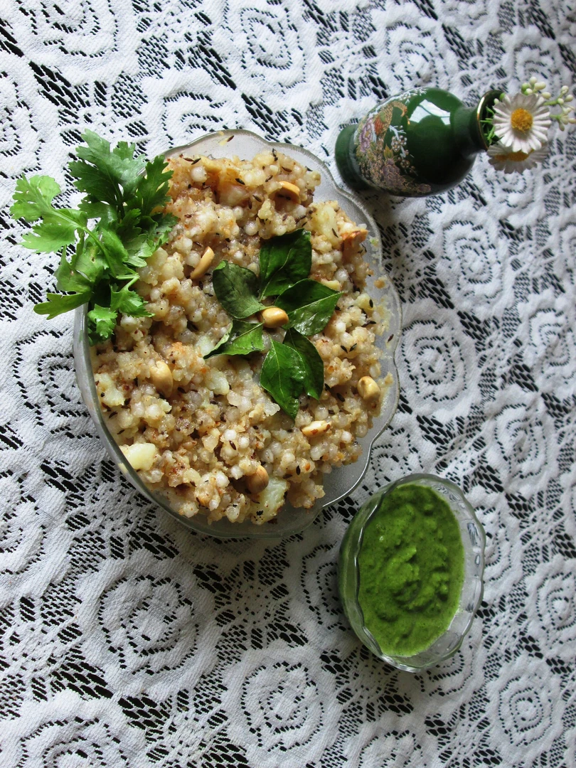 घर पर बना साबूदाना खिचड़ी नाश्ता